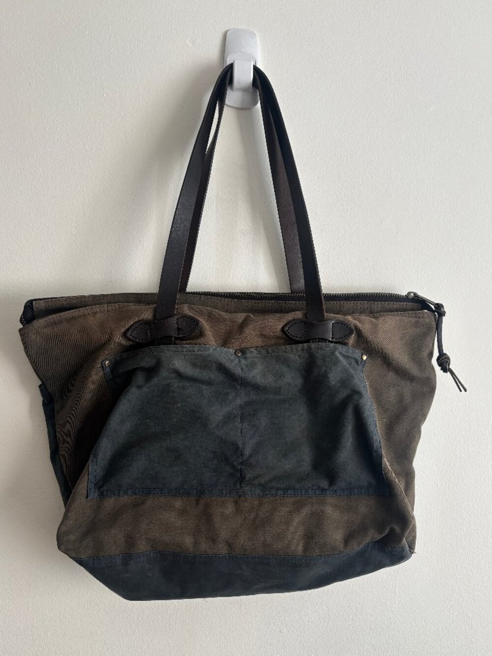 RARE Filson USA Tan Canvas Navy OIl Cloth Top Zipper Large Tote Bag -- 70135